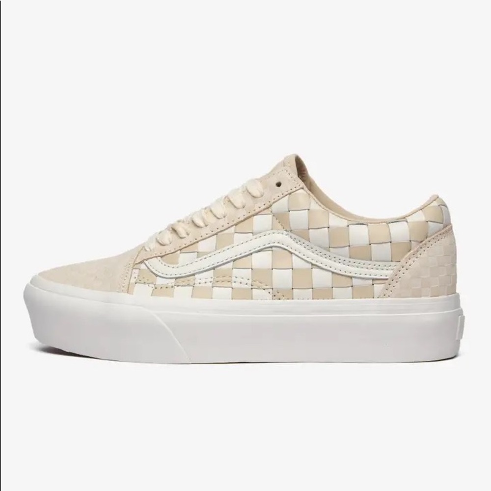 Beige Vans Old Skool Platform